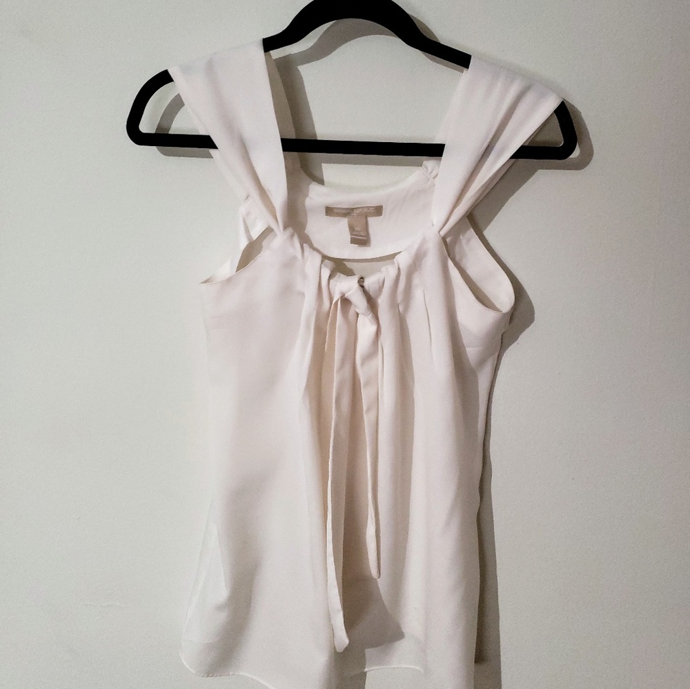 Adorable Banana Republic Tie Front Top